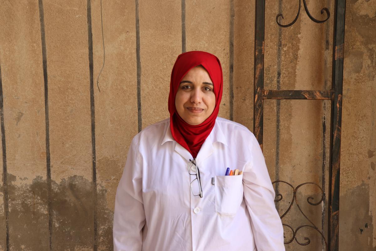 Kifah, comadrona en una de las clínicas móviles apoyadas por Acción contra el Hambre
