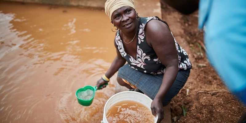 Beber agua contaminada puede ocasionar enfermedades graves como cólera y diarrea.