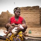 Combatir la desnutrición en Malí a través de la lactancia materna exclusiva