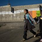 Miles de niños y niñas de Cisjordania se enfrentan a una triple amenaza: colapso del sistema educativo, crisis alimentaria y destrucción del entorno de referencia