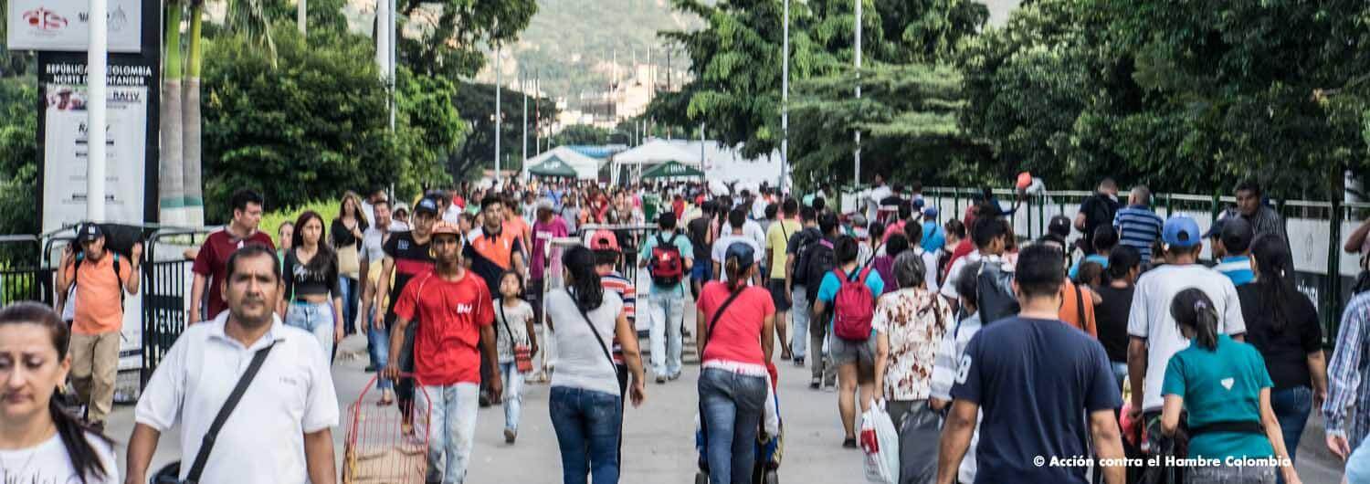 25 000 venezolanos cruzan cada día la frontera de Colombia en Cúcuta
