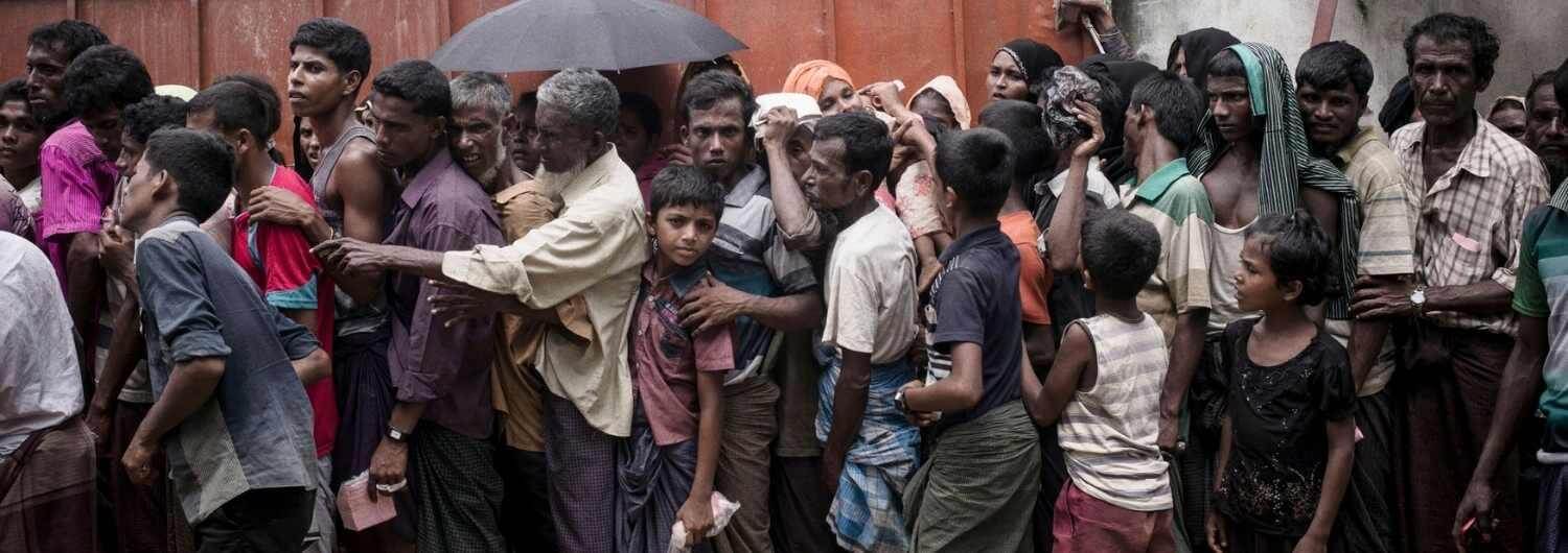 Refugiados Rohingya llegan sin nada, ni posesiones ni ropa ni comida, hasta el campamento de Cox's Bazar (Bangladesh).