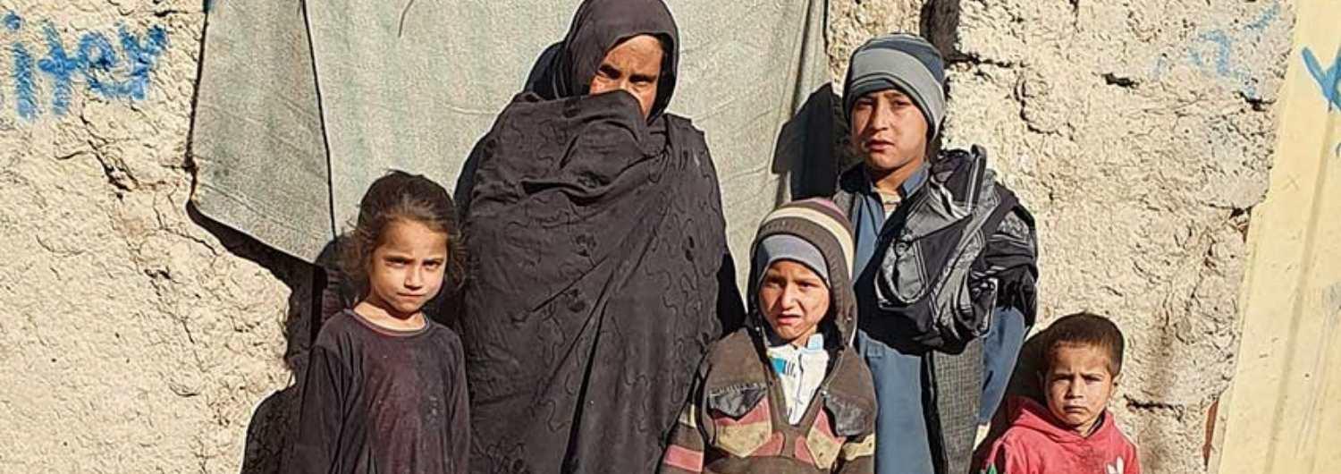 El conflicto, la prolongada sequía, la pobreza y la COVID-19 han provocado una emergencia humana en Afganistán.